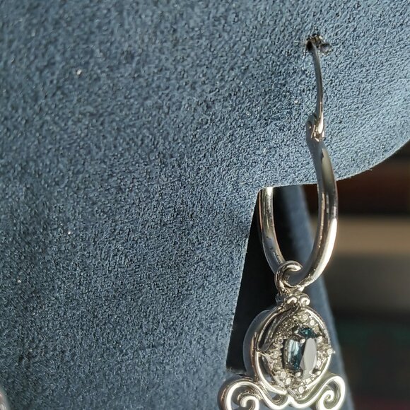 Beautiful Disney enchanted Cinderella sapphire carriage earrings - Picture 2 of 4